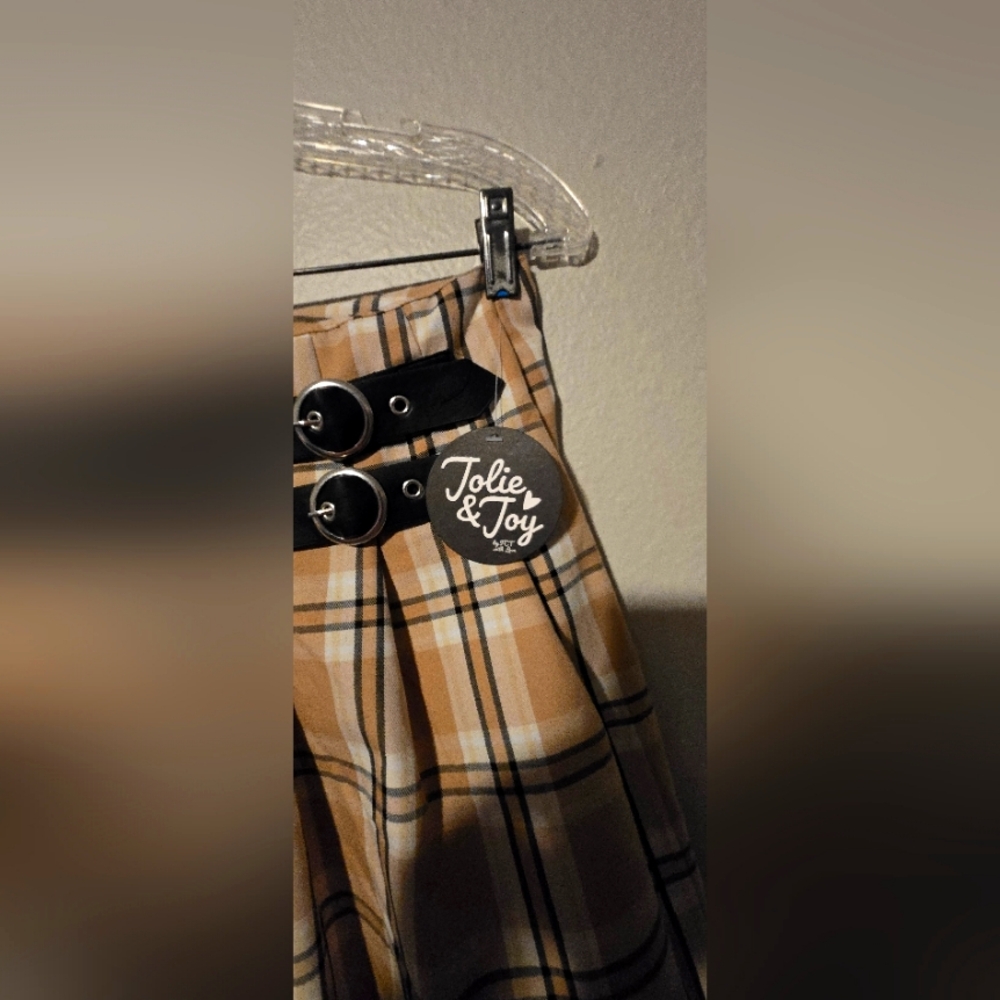 Pleated skirt